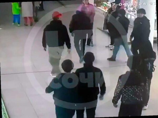 В Торговой галерее сочинского ТЦ произошел конфликт между мужчиной и подростками