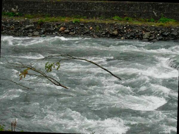 Предупреждение о возможном подъеме уровня воды в реках и малых водотоках из-за дождей и снеготаяния