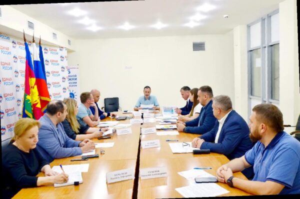 «Виктор Тепляков обсудил возможность строительства спорткомплекса на Пластунке»