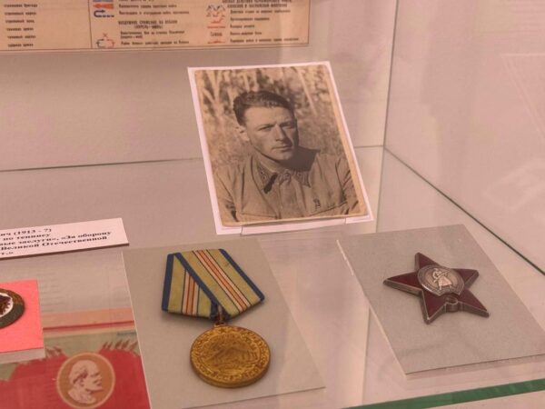 «Виктор Тепляков помог организовать выставку ‘Они сражались за Родину'»