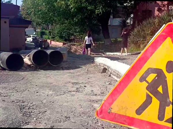 Водоканал Сочи завершает ремонт трубопровода на улице Чехова