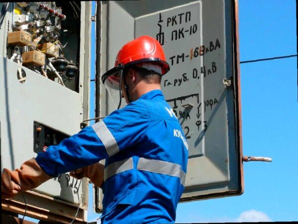 Из-за непогоды в селе Якорная щель в Сочи временно отключили свет