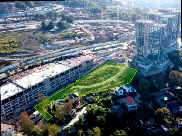 Участок у ТЦ «Сочи Парк» выставлен на аукцион за 14,7 млн рублей