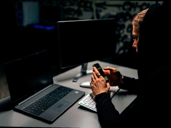 Две жительницы Адлера стали жертвами мошенников и потеряли более 3 млн рублей, сообщили в сочинском УВД.