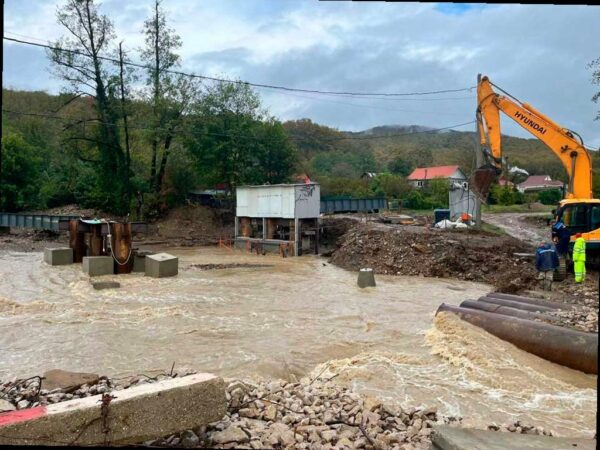 Ливни размыли переправу на Кубани, жителям села предоставлен «воздушный переход»