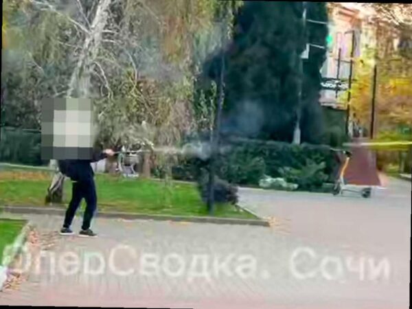 В Сочи подростки совершили акт вандализма на воинском мемориале