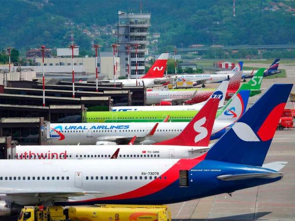 Аэропорт Сочи восстанавливает обычное функционирование после задержки 18 рейсов