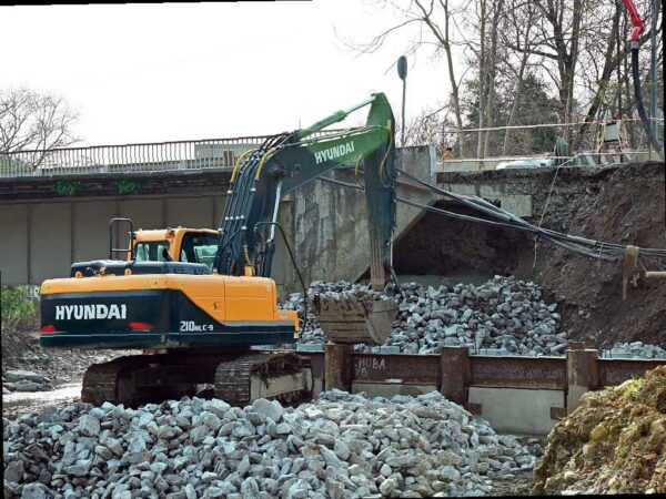 Ремонт моста через реку Мацеста в Сочи будет закончен до конца года