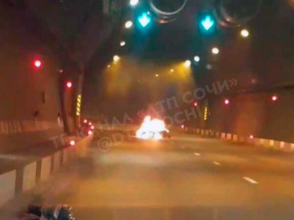 В тоннеле Сочи произошел пожар на мотоцикле