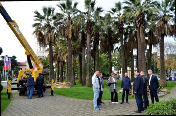 «Виктор Тепляков оценил сквер «Кооперативный» в Центральном районе Сочи»