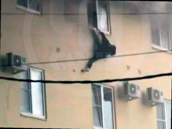 Женщина спаслась, выпрыгнув из окна во время пожара в Сочи