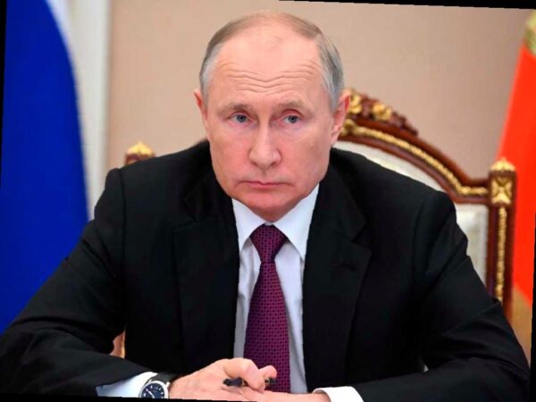 Путин подписал законы о ЖКХ, пенсиях и новых регионах