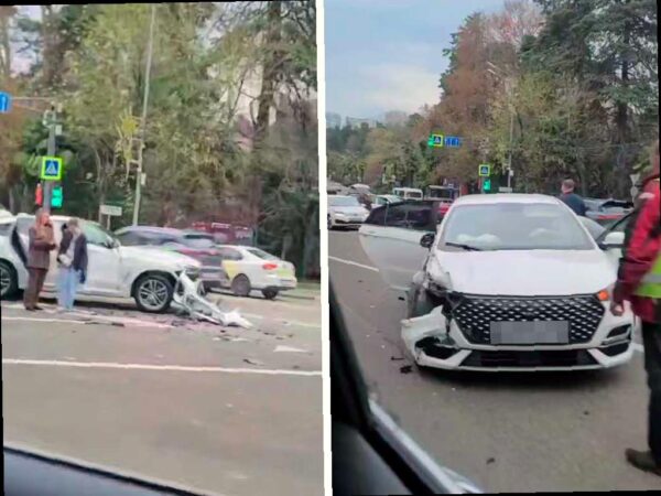 Два автомобиля столкнулись на Курортном проспекте в Сочи
