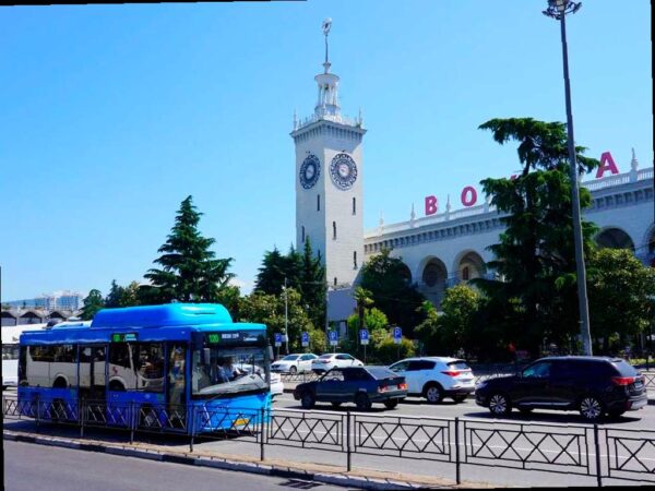 С 1 января в Сочи действуют новые льготные проездные