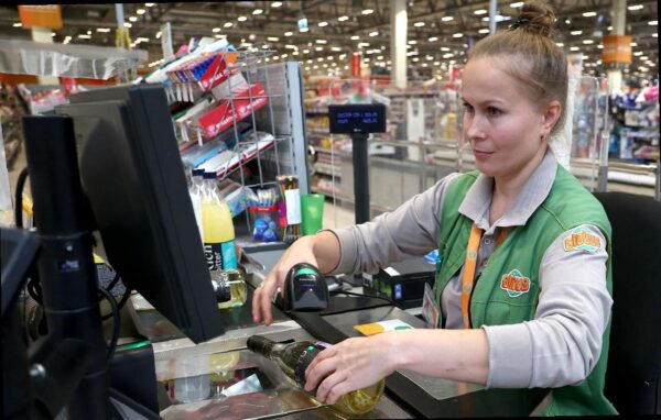 Штрафы за покупку алкоголя несовершеннолетними могут увеличить в России