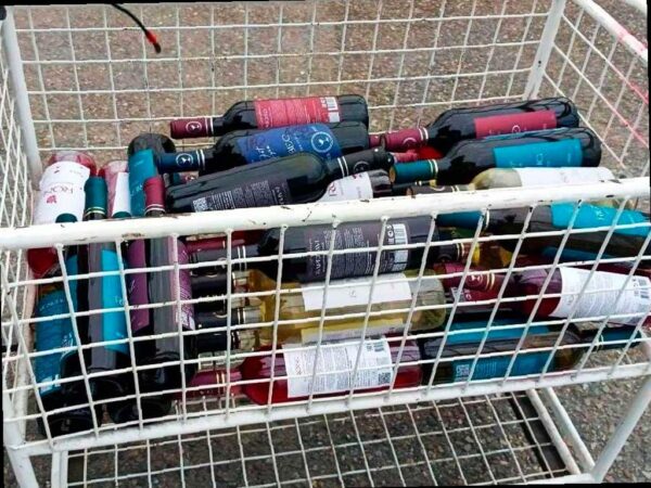 В Сочи у таможенников изъяли алкоголь и сигареты у туриста из Абхазии