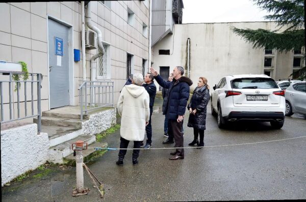 «Виктор Тепляков осмотрел приемную «Единой России» в Сочи перед ремонтом