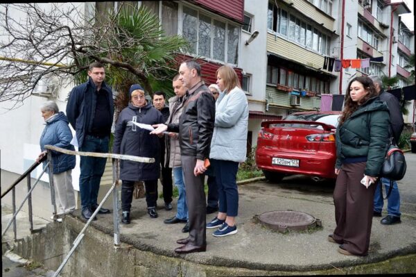 «Виктор Тепляков проверил улицу Пасечную в Центральном районе Сочи»