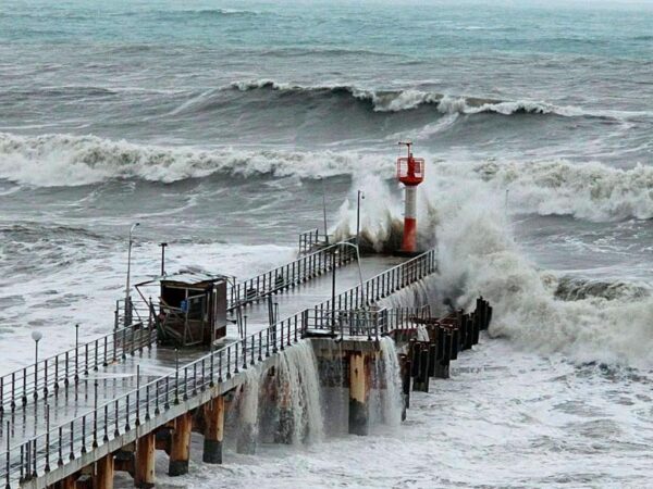 В Сочи ожидается небольшой шторм