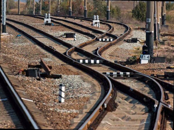 На Кубани из-за сильного снегопада задерживается прибытие около 50 поездов