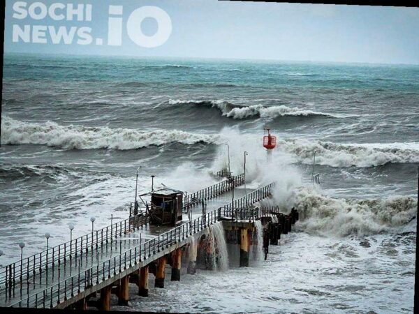 Сочи готовится к непогоде: штормовое предупреждение объявлено
