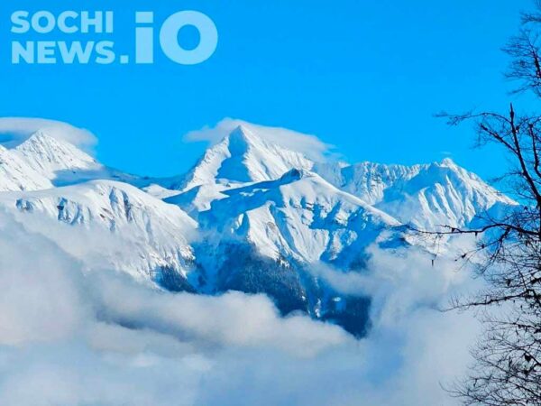 Горнолыжные курорты Сочи приостановили работу из-за плохой погоды