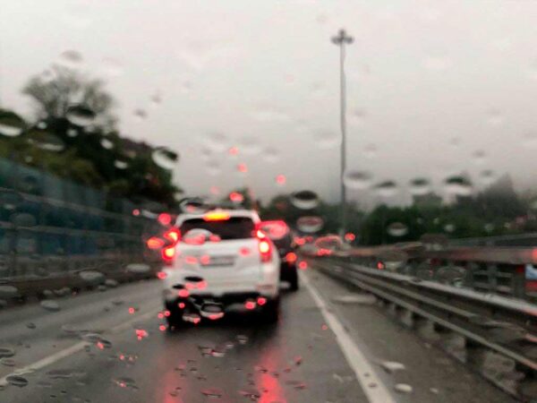 В ближайшие дни в Сочи ожидается похолодание, согласно прогнозам синоптиков. Самым холодным днем будет среда, когда на побережье температура днем составит +4…+6°С, а ночью опустится близко к нулю. В горной зоне температура будет колебаться от —2 до +2°С днем и до —7°С ночью. Погода будет в основном облачной с прояснениями.