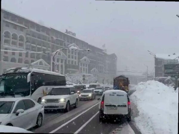 В Сочи возбуждены 11 дел из-за некачественной уборки дорог во время снегопада