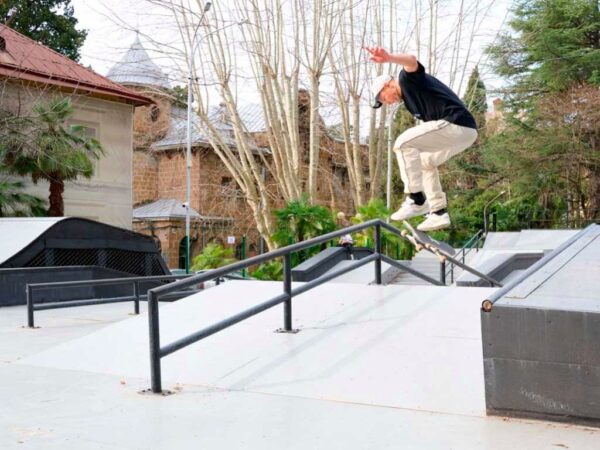 В Сочи после трехлетнего перерыва открыли обновленный скейт-парк