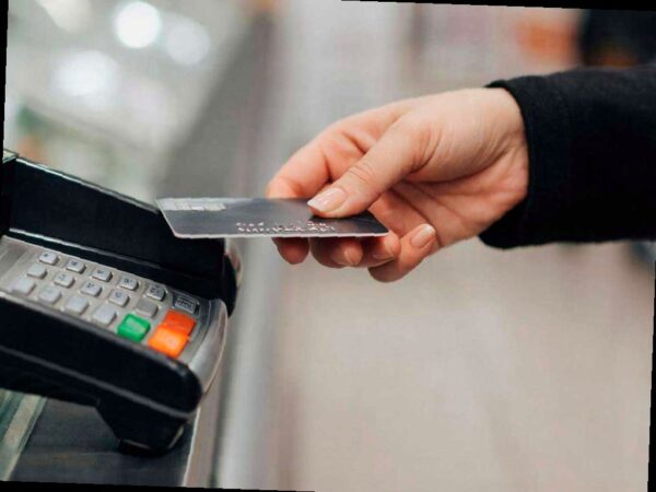 Экономия на sms: в Сочи женщина месяц расплачивалась чужой картой