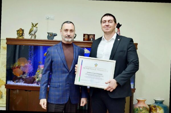 «Виктор Тепляков наградил лучших специалистов в Сочи»