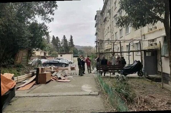 В Сочи подвалы многоквартирных домов готовят под укрытия: в Хосте очис