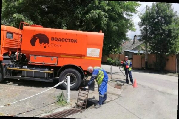 В Сочи за неделю прочистили почти 7 км ливневок и устранили десятки ав