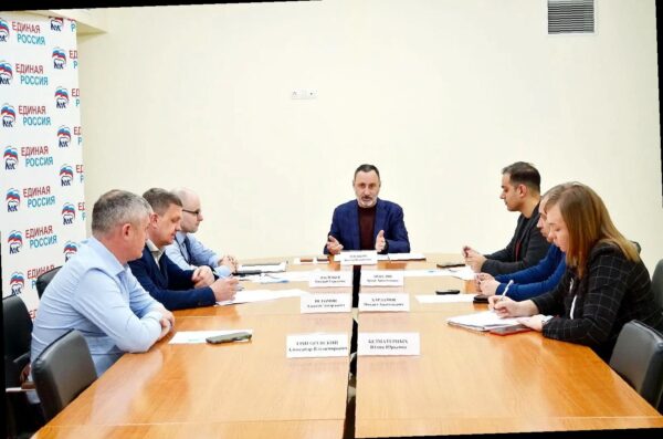 «Виктор Тепляков обсудил проблему оползня на ул. Подгорная в Сочи»