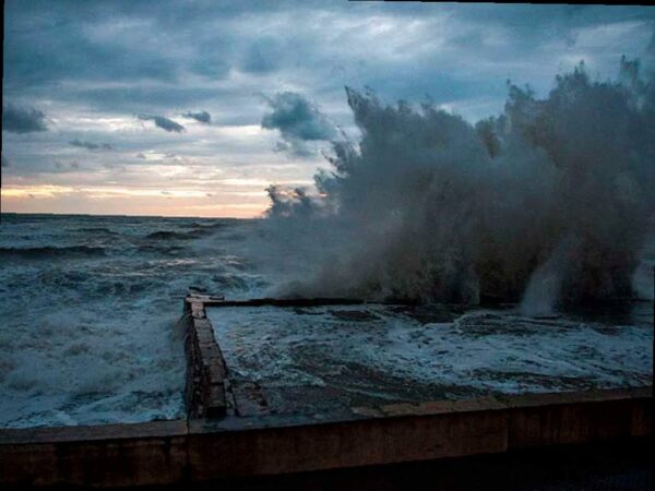 Шторм, дожди и резкое похолодание: на Сочи надвигается холодный фронт