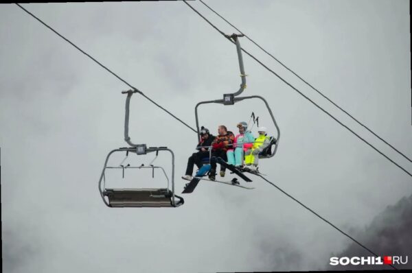 Роза Хутор завершает сезон: закрываются трассы, парковка и канатки